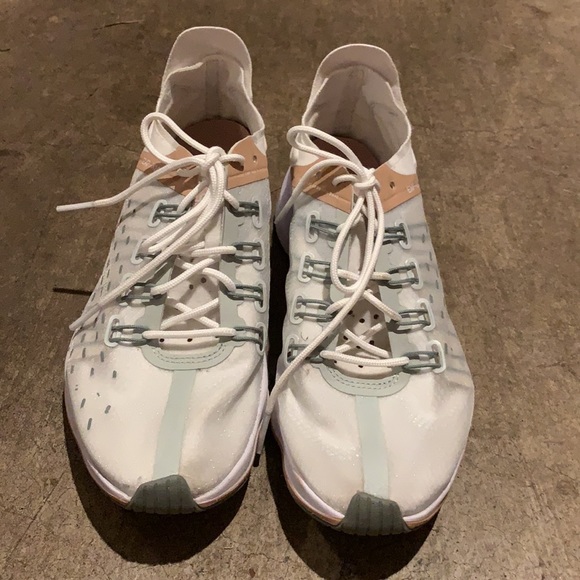 WOMENS NIKE SNEAKERS - Picture 2 of 3